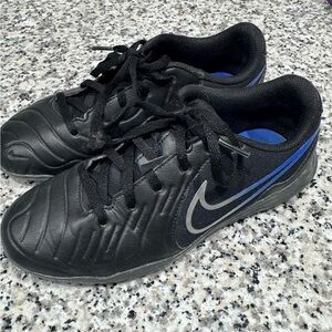 Nike Black and Blue indoor Soccer shoes 4.5 Y futsal